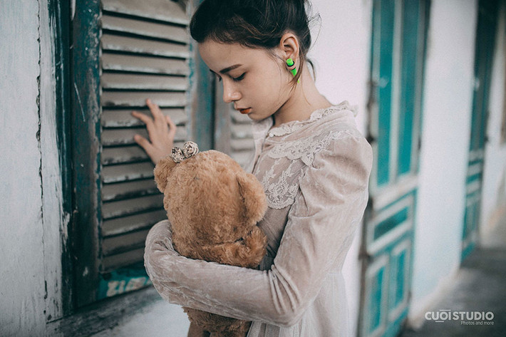 Chỉ sau vài giờ được đăng tải trên mạng bộ ảnh của bông hồng lai 10X này đã chiếm được rất nhiều tình cảm của cư dân mạng và họ đã trầm trồ khen ngợi vẻ đẹp của cô gái này.