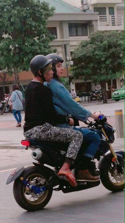 Style thời trang "bánh bèo" của anh chàng được mệnh danh là thảm họa mạng xã hội.