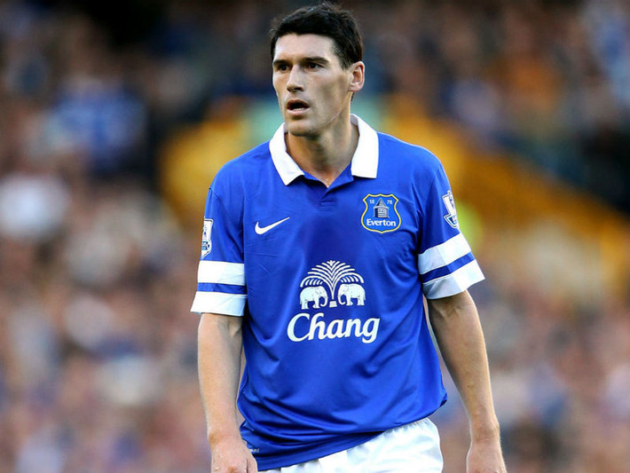 Theo thống kê, tiền vệ trung tâm người Anh - Gareth Barry có tốc độ cao nhất chỉ là 18 dặm 1 giờ, thuộc hàng chậm nhất ở Premier League. Tuy nhiên cho dù tiền vệ 32 tuổi này không nhanh bằng ai, nhưng chính anh là người giúp Everton trở thành một CLB khó chịu hàng đầu Ngoại Hạng Anh khi thi đấu dưới dạng cho mượn từ Manchester City.