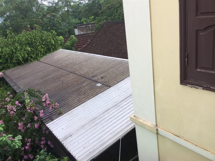 Mình sống cạnh nhà ông bà.