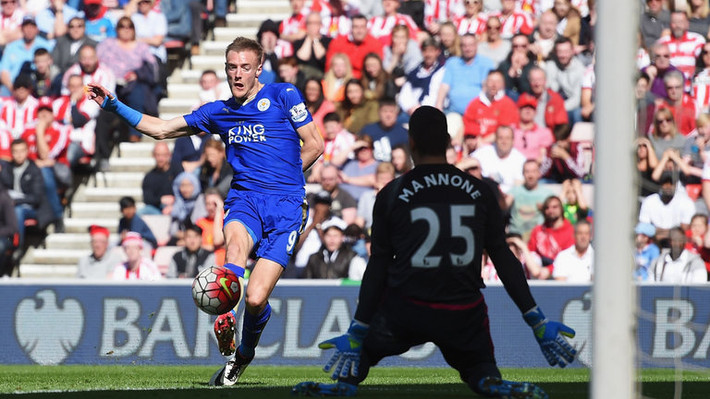 Vardy tiếp tục thể hiện tầm quan trọng của mình trong đội hình Leicester, cú đúp vào lưới Sunderland của anh giúp Leicester City tiến gần hơn tới chức vô địch.