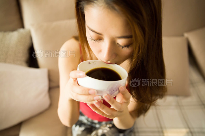 Tuy nhiên, trong chuyện kinh doanh không phải lúc nào cũng suôn sẻ. Trong những ngày đầu mới thành lập công ty, Tô Kính Viên đã bị một người bạn lừa đảo số tiền lên cả trăm triệu đồng nhưng cô nàng này vẫn kiên cường cố gắng vực dậy công việc của mình. Dần dần những nỗ lực của Kính Viên cũng được đền đáp, công việc kinh doanh có chút khởi sắc, bạn bè càng ngày càng đáng tin hơn.