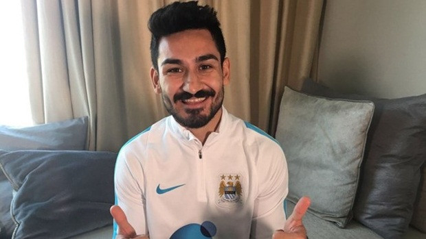 Ilkay Gundogan là tân binh đầu tiên mà Pep Guardiola mang về khi dẫn dắt Manchester City. Do chấn thương trong thời gian cuối mùa giải với CLB Dortmund nên ngôi sao người Đức gốc Thổ Nhĩ Kỳ này sẽ lỡ trận khai mạc giải Ngoại hạng Anh của The Citizens trước Sunderland.