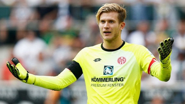 Loris Karius cũng là một tân binh không thể góp mặt trong trận khai màn giải Ngoại hạng Anh 2016/2017. Bản hợp đồng trị giá 4,7 triệu bảng của Liverpool phải ngồi ngoài vì gãy xương bàn tay trong trận thua 0-1 trước Chelsea vừa qua.