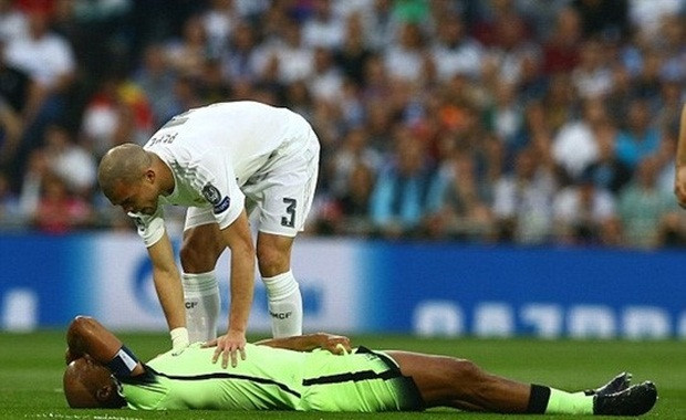 Vicent Kompany là một ngôi sao lớn tại CLB Manchester City, anh đã chấn thương trong trận bán kết lượt về Champions League hồi tháng 5 vừa qua và theo dự kiến, trung vệ này sẽ có thể trở lại thi đấu vào tháng 9 tới đây.