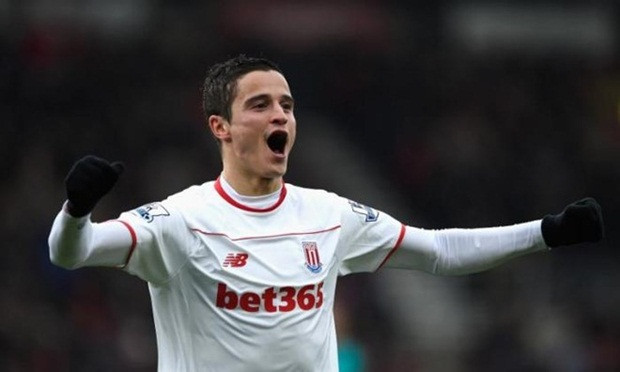 Ibrahim Afellay cũng là một cái tên trong danh sách những ngôi sao lỡ hẹn với trận mở màn giải Ngoại hạng Anh. Chân sút người Hà Lan được dự đoán sẽ quay trở lại sân cỏ vào đầu năm 2017.