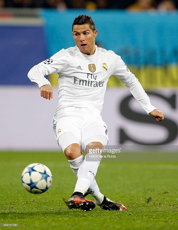 Trong hiệp 1 ở trận tứ kết lượt về Champions League trước Wolfsburg diễn ra rạng sáng nay, Cris Ronaldo chỉ chạm bóng 3 lần bên trong vòng cấm địa đối phương và đã ghi 2 bàn.