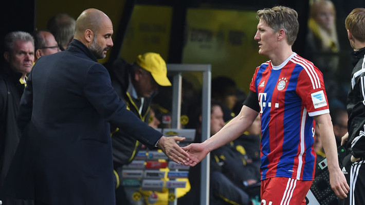 Thêm một lần bán công thần nữa của Pep Guardiola khi ông đến dẫn dắt Bayern Munich, đó là trường hợp của Bastian Schweinsteiger. Cầu thủ người Đức từng rất thất vọng khi không thể trở thành tiền vệ trụ số 1 của đội bóng và những sắp xếp của cựu HLV Barca chỉ càng làm cho cơ hội ra sân của anh ít đi.