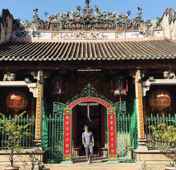 Chợ Lớn hay còn gọi là China Town nằm ở quận 5 TP HCM, nơi đây là điểm tập trung sinh hoạt và buôn bán thường nhật của người Hoa. Từ hoạt động buôn bán, những người dân gốc Hoa đã biến Chợ Lớn dần trở thành "kinh đô" của mình giữa lòng Sài Gòn. Từ đó những ngôi nhà của người Hoa, mang đậm kiến trúc Hồng Kông ngày một được xây dựng nhiều hơn. Ảnh: Thinh Phạm