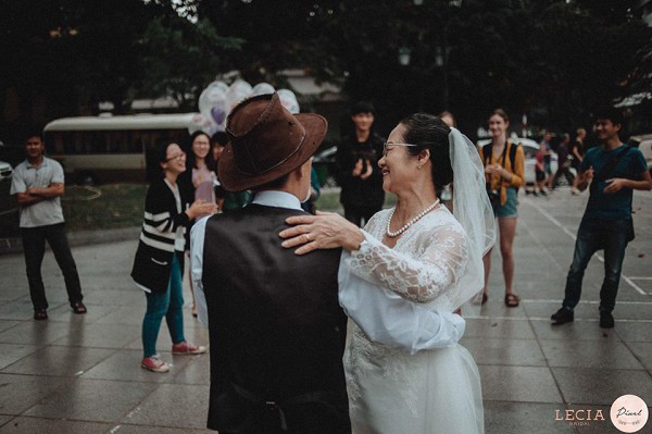 Tác giả thực hiện bộ ảnh kỷ niệm 50 năm ngày cưới cho vợ chồng nghệ sĩ Mai Ngọc Căn là nhiếp ảnh gia Lecia Bridal.