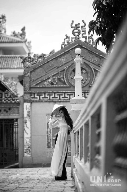 Ngoài ra, khuôn viên bên cạnh còn có Viện Bảo tàng Lịch Sử Việt Nam, cũng là địa điểm chụp ảnh áo dài ở TP HCM rất lý tưởng.