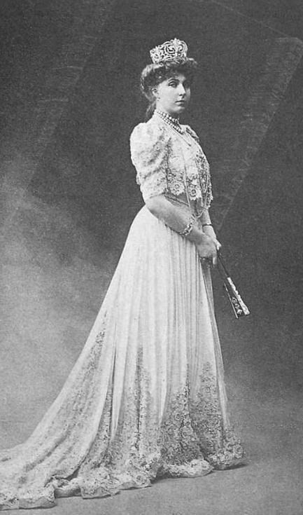 Hoàng hậu Eugenia, Tây Ban Nha.