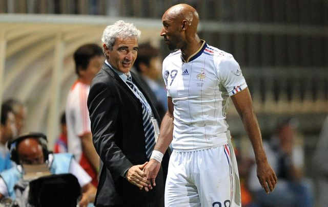 Anelka đã bị Domenech đuổi thẳng về Pháp sau khi chửi huấn luyện viên của mình là "đồ khốn" và một số từ khá nặng nề nhắm tới mẹ của Domenech.