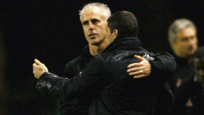 Sự nóng tính của Roy Keane thì chắc chẳng người hâm mộ nào còn lạ gì. Thời còn đang khoác áo của tuyển Ireland, cựu cầu thủ của Manchester United này đã từng mắng cả huấn luyện viên của mình lúc ấy là ông Mick McCarthy