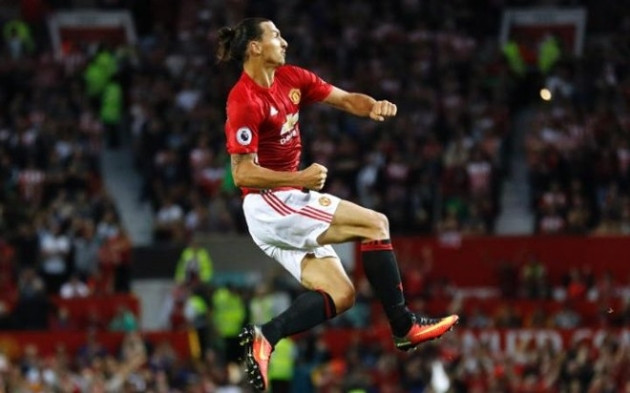 Zlatan Ibrahimovic chỉ ký hợp đồng một năm với đội chủ sân Old Trafford nhưng nếu tiếp tục thi đấu ấn tượng như hiện tại, việc Zlatan tiếp tục gắn bó với "Quỷ đỏ" là hoàn toàn có thể xảy ra.