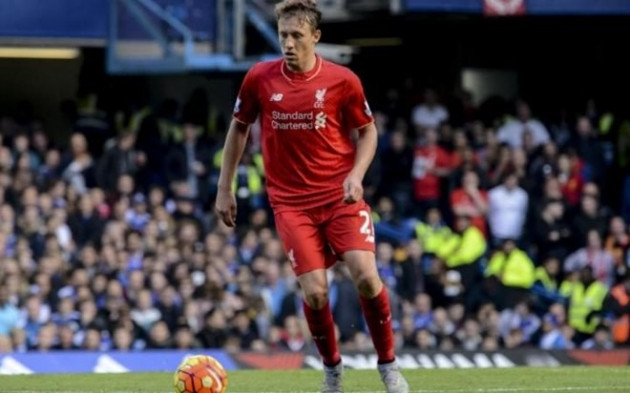 Lucas Leiva vừa được Galatasaray gửi lời đề nghị trị giá 3 triệu bảng để hỏi mua. Tuy nhiên, HLV Jurgen Klopp ngay lập tức bị Jurgen Klopp từ chối nhưng nếu không tặng cho cầu thủ Brazil này một bản hợp đồng mới thì khó có thể giữ chân.