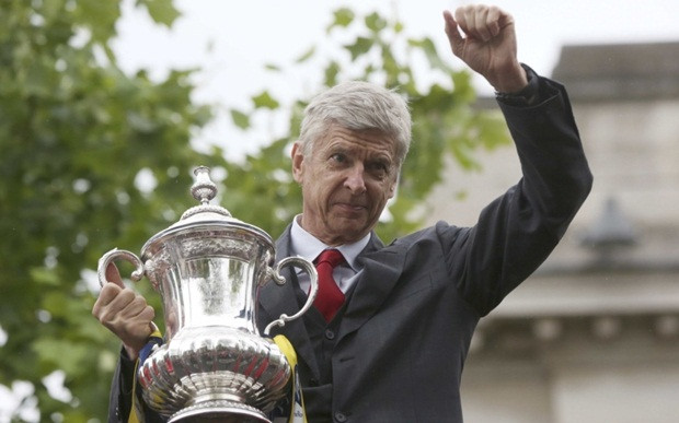 Arsene Wenger (Pháp): Arsenal (736 trận, thắng 427, hòa 181, thua 128, tỷ lệ 58,02%).
