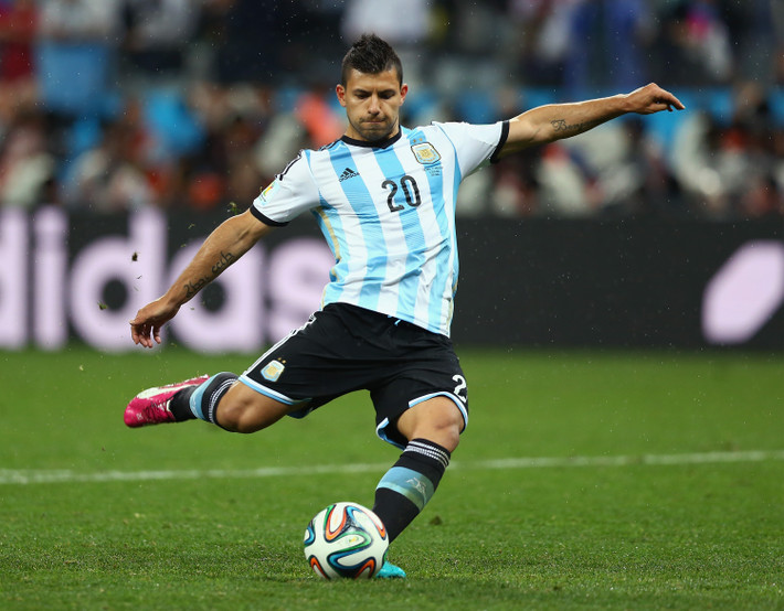 Sergio Aguero là cầu thủ đã có 32 bàn cho ĐT Argentina.