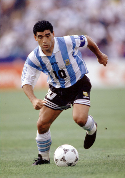Huyền thoại đình đám cả trong lẫn ngoài sân cỏ này đã có 34 bàn thắng trong màu áo của Argentina.