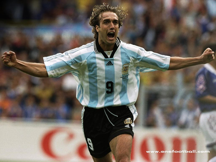 Cầu thủ đang dẫn đầu danh sách ghi bàn cho đội tuyển Argentina không ai khác ngoài Gabriel Batistuta.