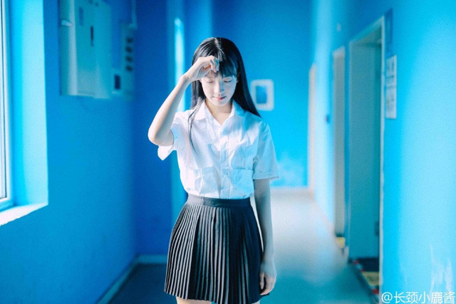 Sở hữu gương mặt khá ưa nhìn cùng phong cách thời trang dễ thương, Thập Anh từng được nhắc tới như một "hot girl kẹo ngọt".
