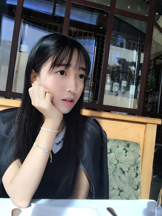 Dù dung nhan chưa khiến người khác ấn tượng ngay từ cái nhìn đầu tiên, nhưng Thập Anh lại sở hữu ngoại hình sáng cùng vẻ đáng yêu.