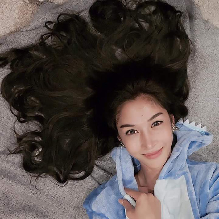 Chưa dừng lại ở đó, vẻ đẹp hoàn mỹ của Piyadar Inthavong còn giúp cô thu hút được rất nhiều NHM trên trang cá nhân của mình.