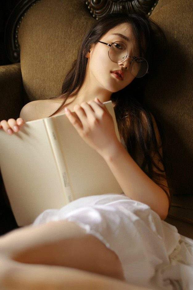 Cô bạn xinh đẹp, tài năng này đã được mời gia nhập vào một số công ty điện ảnh và truyền hình nổi tiếng cùng với các lời mời gọi xuất hiện trên một số chương trình truyền hình khác.