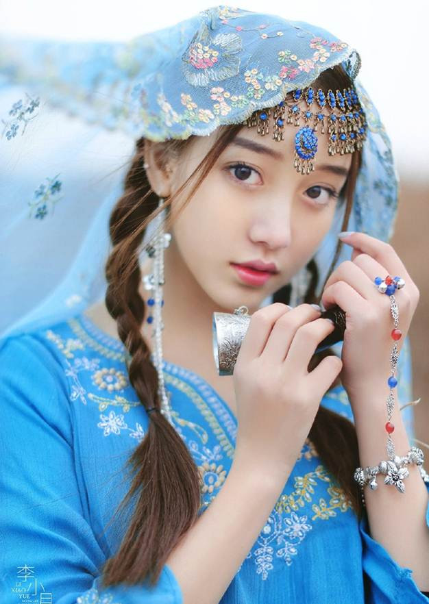 Khuôn mặt nhiều đường nét giống hot girl Sa Lim của Yao Xin khiến cô gây được nhiều thiện cảm với cư dân mạng Việt.