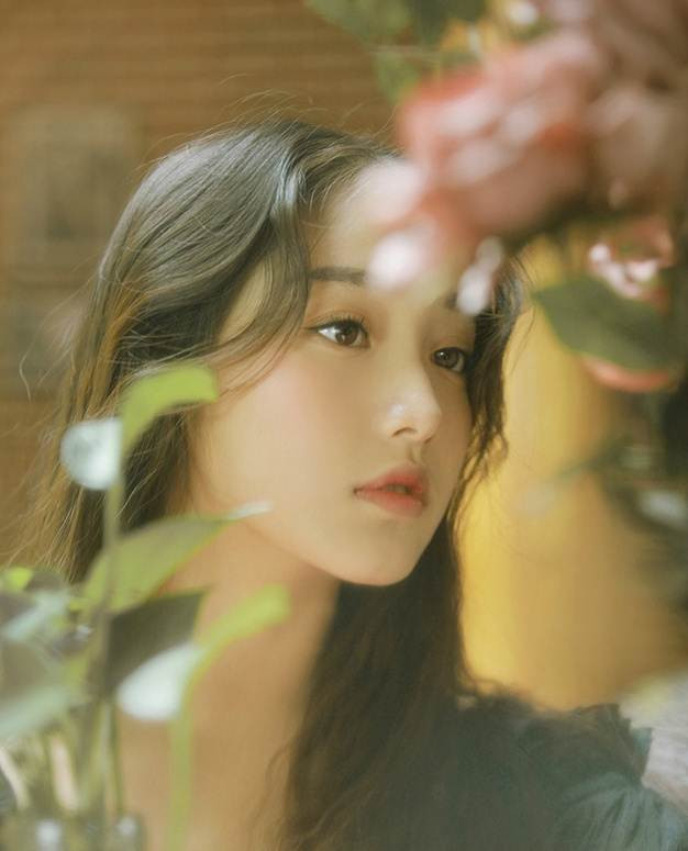 Chính vì sở hữu nhan sắc khá giống với hot girl đình đám của Việt Nam, nên Yao Xin đã nhanh chóng khiến giới trẻ Việt Nam đứng ngồi không yên. Những hình ảnh của Yao Xin khiến người xem không khỏi rời mắt.
