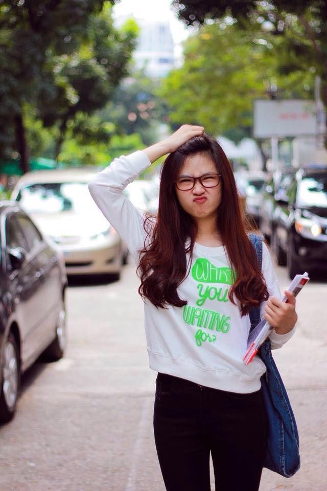 Khuôn mặt bầu bĩnh, cùng vẻ đẹp ngây thơ là vũ khí mà cô nàng Tố Oanh hạ đo ván trái tim si tình của chàng cầu thủ Futsal Việt Nam.