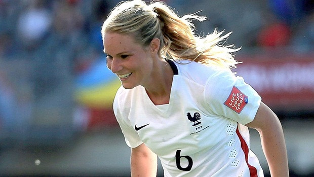 Nữ tiền đạo đang thi đấu trong màu áo Lyon và ĐT Pháp là Amandine Henry nhận mức lương 70.000 USD/ mùa.
