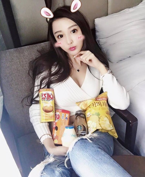 Có thể nói Đài Loan (TQ) là một trong những nơi “sản xuất” ra một lượng lớn hot girl mạng xã hội của châu Á và Kimmy Chichi cũng là một cái tên đình đám trong số đó.