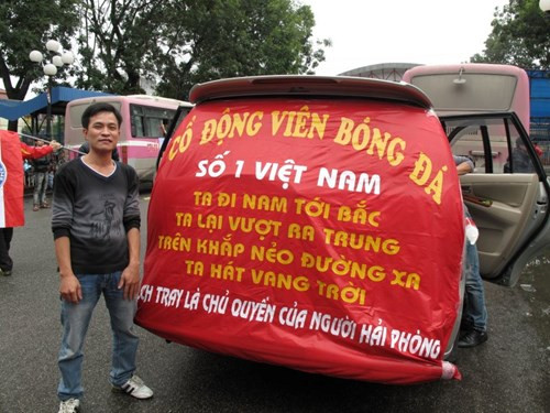 Những biểu ngữ của các CĐV Hải Phòng nhiều khi đã động chạm tới lòng tự ái của các đội chủ nhà. Vậy những khi giải thích về điều này, họ cho rằng tính khí người đất Cảng khá thẳng tính và họ sẽ làm những điều gì họ muốn.