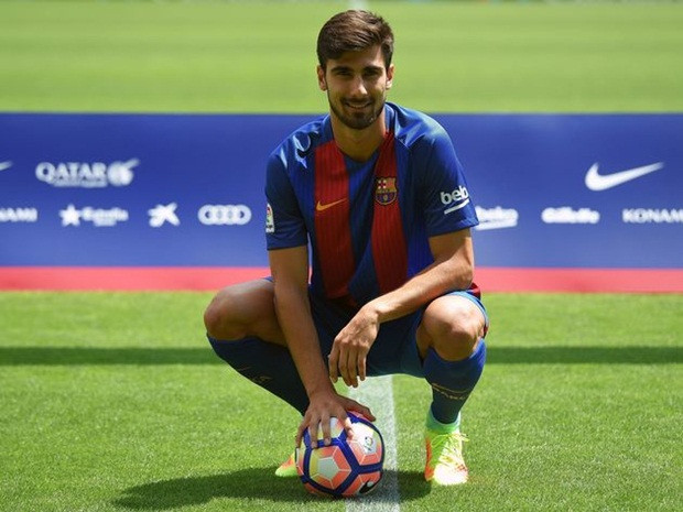 Barcelona là một đại gia không chỉ trên phương diện thương hiệu mà còn cả trên thị trường chuyển nhượng khi CLB xứ Catalan đã "bạo chi" với số tiền 50 triệu euro để mua một cầu thủ kém tên tuổi là Andre Gomes.