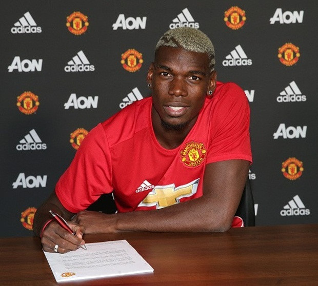 Paul Pogba với bản hợp đồng chuyển nhượng 110 triệu euro từ Juventus về mái nhà xưa Manchester United đã trở thành cầu thủ có giá trị cao nhất trong mùa hè vừa qua.