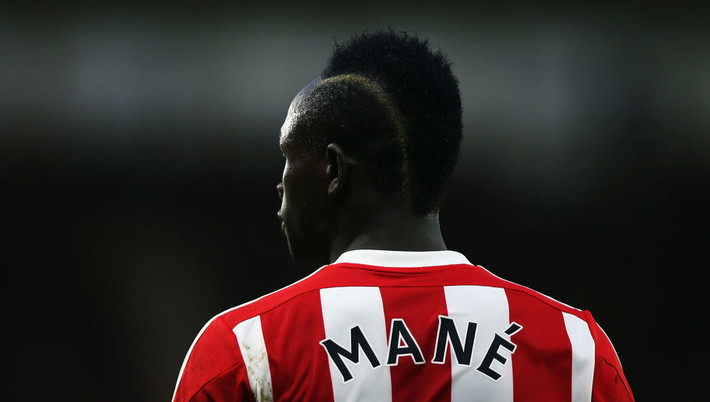 Có lẽ còn lưu luyến giáng sinh nên tiền vệ của Southampton Sadio Mane quyết định để kiểu tóc giống như món truyền thống "gà tây" của nước Anh.