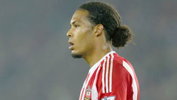 Mái tóc của Virgil van Dijk của Southampton trông có vẻ không hợp lắm với cầu thủ này, nó giống với một người phụ nữ với mái tóc xoăn bẩm sinh hơn là một cầu thủ nổi tiếng.