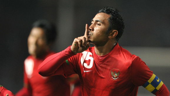 Firma Utina là đội trưởng của Indonesia giành ngôi á quân AFF Cup 2010. Anh cũng được bầu là "Cầu thủ hay nhất" giải đấu năm đó.