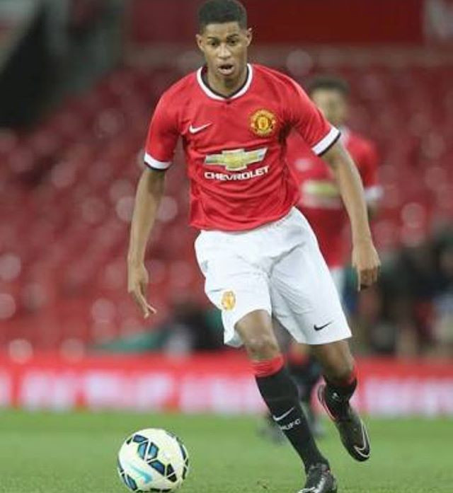 Chính hiệu suất đáng nể và nhiệt huyết thi đấu của Rashford đã được HLV Van Gaal để ý và đưa tài năng này lên tập cùng đội 1.
