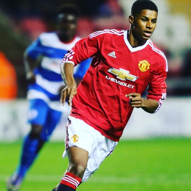 Mặc dù là người “Manchester gốc” nhưng Rashford chỉ mới gia nhập lò đào tạo của Quỷ đỏ thành Manchester từ năm 2014. Tuy nhiên, sự tiến bộ vượt bậc của cầu thủ 18 tuổi này giúp anh có tên trong đội 1.