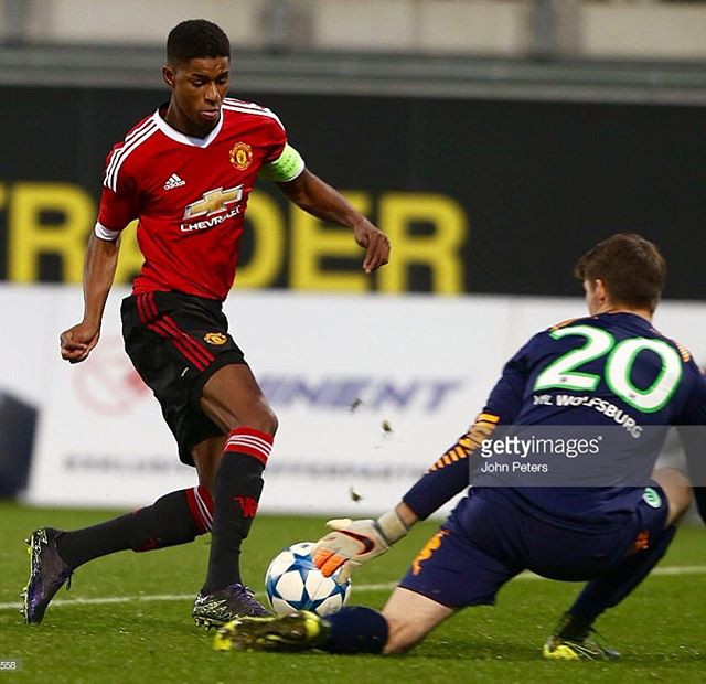 Marcus Rashford ngày 31/10/1997 tại Manchester. Anh có thời gian dài tập luyện ở lò đào tạo Fletcher Moss, nơi sản sinh ra những cầu thủ như Wes Brown, Danny Welbeck và Ravel Morrison.