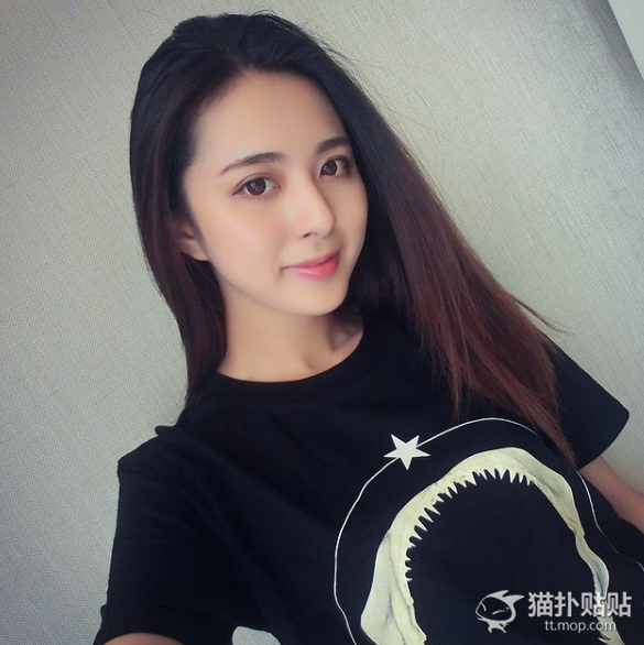 Cùng ngắm vẻ đẹp không tỳ vết của cô nàng ngủ gật khiến dân mạng không nỡ đánh thức.