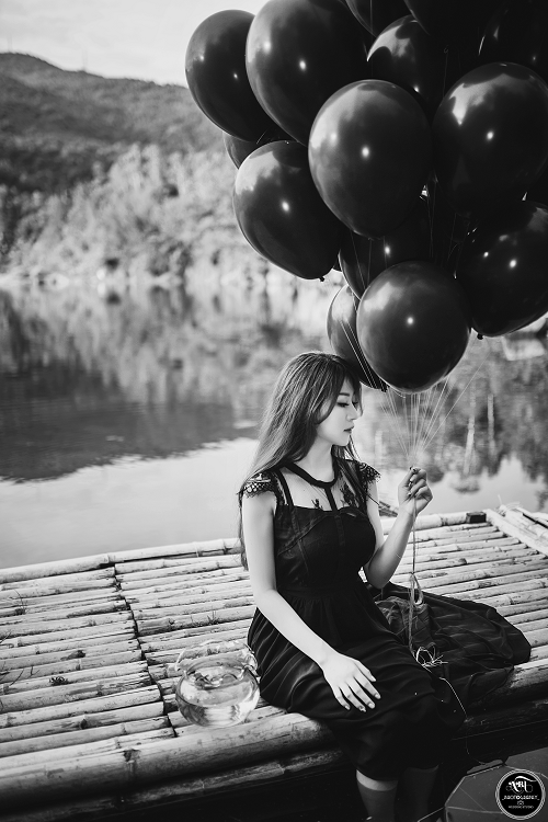 Tâm trạng nhói đau và khắc khoải là sợi dây xuyên suốt trong bộ ảnh "nỗi đau tình" của nhiếp ảnh gia trẻ Vũ Tài Linh. Ảnh sử dụng trong bài: Tài Linh Art.