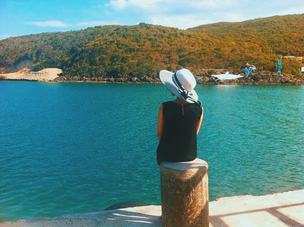 Trào lưu chụp ảnh dự đoán sẽ đánh bật Selfie để chiếm thế độc tôn trong lòng giới trẻ được gọi tên là "diễn sâu". Với những bức ảnh này, chủ nhân của chúng sẽ không để lộ mặt nhưng đa phần sẽ là chụp cảnh xung quanh.