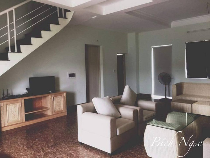 Trong mỗi biệt thự có đầy đủ đồ dùng cần thiết như xoong chảo, bếp ga, bếp từ, ấm siêu tốc, bát đũa, vỉ nướng, bếp nướng ngoài trời, bột giặt, xà phòng… Bạn cũng không cần lo ngại về khoản phải lỉnh kỉnh đồ đạc mang theo.