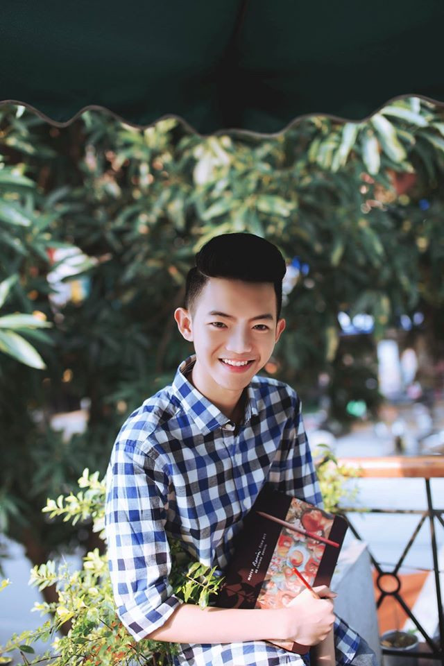 Đăng Hoàng chia sẻ từ khi lên 3 tuổi đã bắt đầu mày mò tập vẽ tranh. Chàng trai 10X này cũng từng tham gia một số cuộc thi vẽ tranh ở Thành phố và đều giành giải nhất.