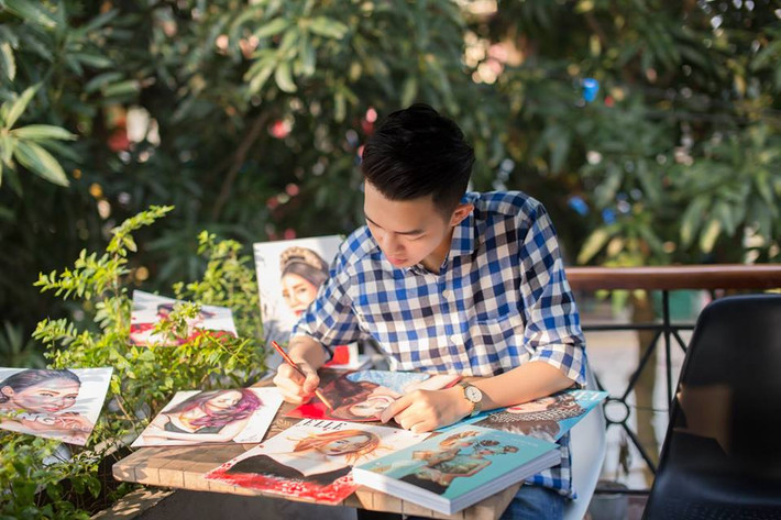 Từ cuối năm 2013, Đăng Hoàng bắt đầu tập vẽ truyền thần. Dù không qua trường lớp đào tạo nào. Những tác phẩm của chàng sinh năm 2000 này để lại nhiều ấn tượng đối với mọi người, đặc biệt là sự quan tâm của cộng đồng mạng.