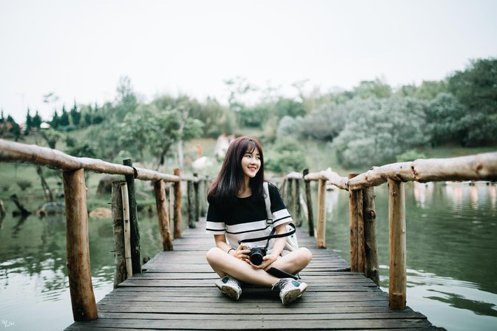 Trong dịp nghỉ gần đây, cô nàng hot girl Sài thành và nhóm bạn của mình đã có 3 ngày khám phá Đà Lạt mộng mơ với Thung lũng Vàng, đồi chè Cầu Đất và Nhà văn hóa thiếu nhi thành phố Đà Lạt.