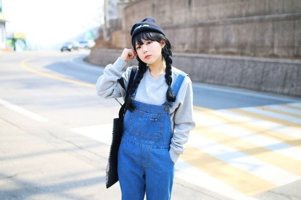 Ít ai ngờ được rằng, Young Gi lại lấy chồng và có con từ rất sớm. Thế nhưng sau khi sinh bé thứ hai, bà mẹ bỉm sữa này vẫn giữ được hình thể đáng yêu khiến nhiều người phụ nữ từng sinh sản khác phải ghen tỵ.